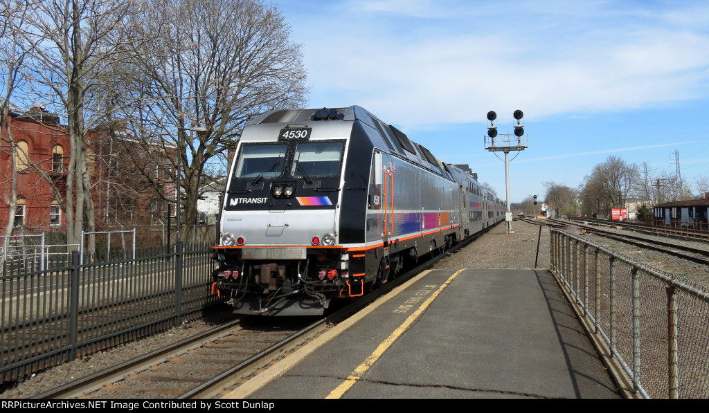 Eastbound NJ Transt Train Departing Bound Brook Station